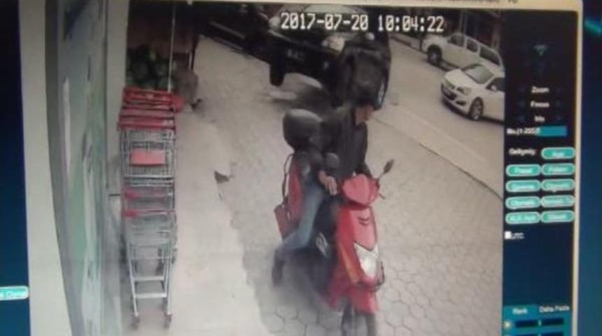 Cipin Markete Çarpma Anı Kamerada