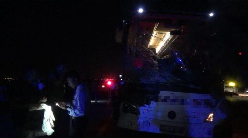 Otob&uuml;s Trakt&ouml;r&uuml; İkiye B&ouml;ld&uuml;