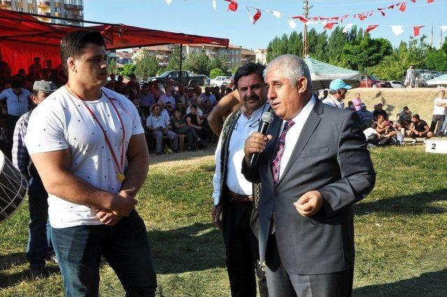 Sorgun’da Geleneksel Yağlı Güreşlere Yoğun İlgi