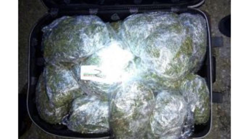 Yolcunun Bavulundan 6 Kilo Esrar &Ccedil;ıktı