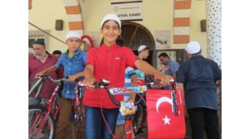 Sabah Namazında Buluşan &Ccedil;ocuklar Bisikletlerine Kavuştu