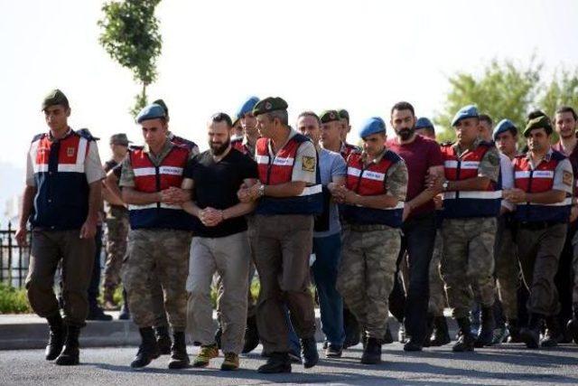 Darbeci Asker, Mahkemeye Gülümseyerek Geldi