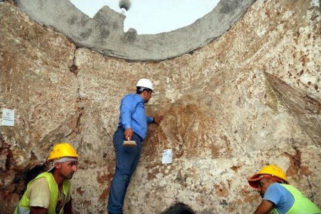 Selçuklu Hamamı Duvarında 762 Yıllık Kalp Figürü Bulundu