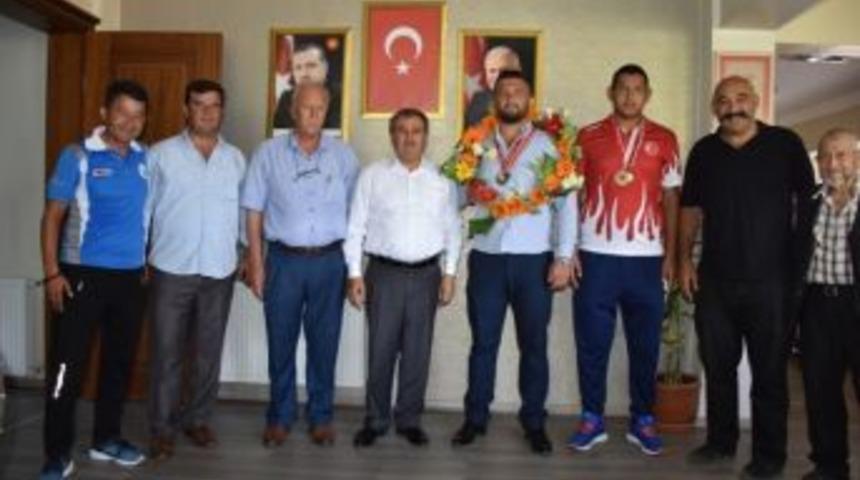 Bigadi&ccedil;li Pehlivanlara Başkan Teşekk&uuml;r&uuml;