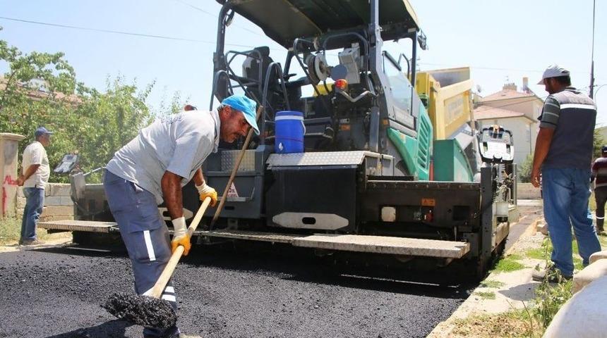 Karaman Belediyesi Asfalt &Ccedil;alışmalarını S&uuml;rd&uuml;r&uuml;yor