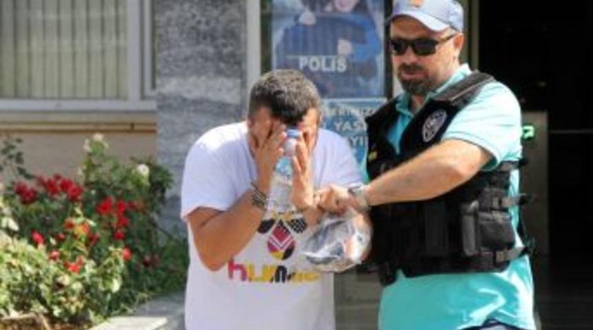 &Ccedil;ocuğun &Uuml;zerine Saklanan Bonzainin Sahibine G&ouml;zaltı