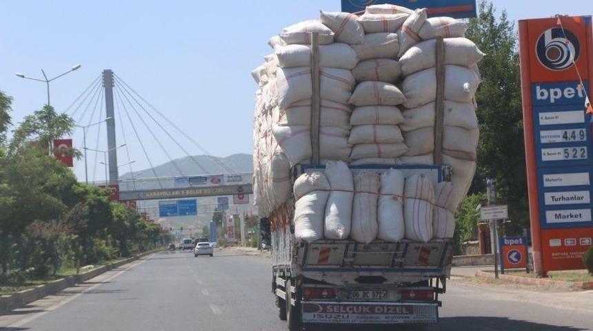 Saman Y&uuml;kl&uuml; Kamyonlara Dikkat