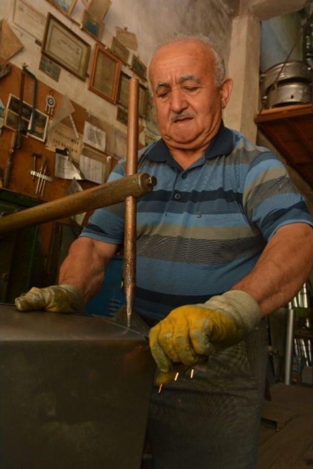 Antalya’da Yılın Ahisi 48 Yıllık Soba Ustası Oldu 1