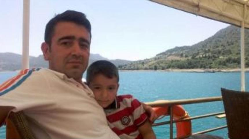 Merdivenden D&uuml;şen Fabrika Iş&ccedil;isi &Ouml;ld&uuml;