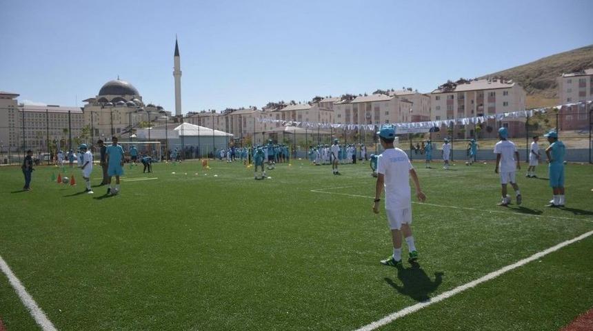 Tuşba Belediyesinin Yaz Spor Kursları A&ccedil;ıldı