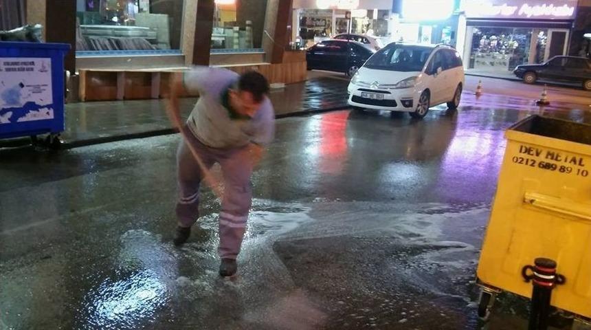 Bilecik&rsquo;te &Ccedil;&ouml;p Konteynerlerinin Bulunduğu Alanlar Deterjanlı Suyla Yıkandı