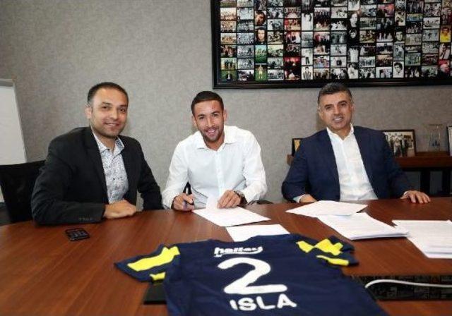 Fenerbah&ccedil;e de Mauricio Isla 3 Yıllık Imzayı Attı 1