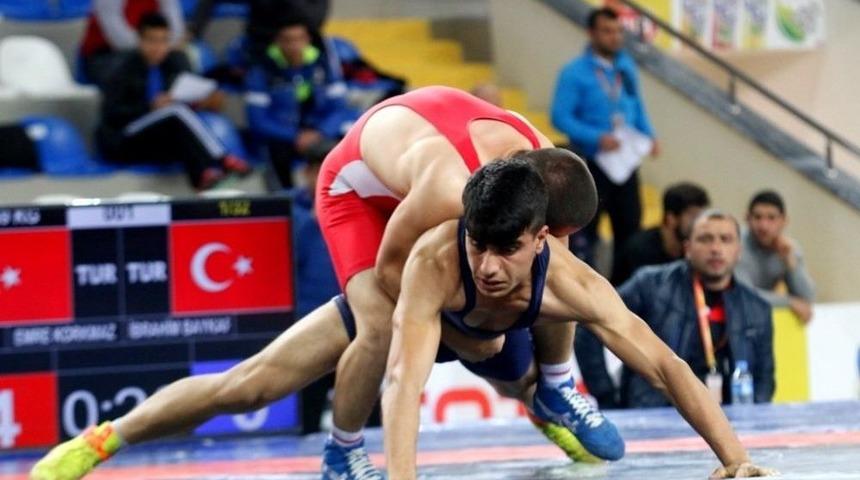 Yıldızlarımız Avrupa G&uuml;reş Şampiyonası İ&ccedil;in Minderine &Ccedil;ıkıyor