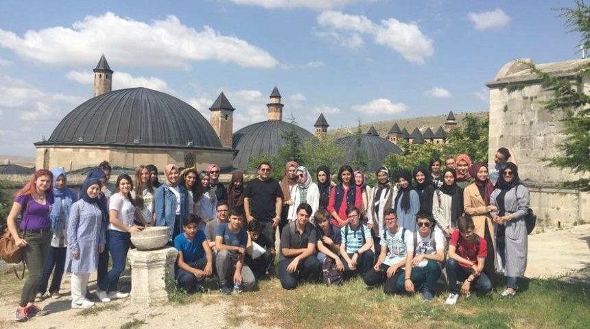 Gen&ccedil; At&ouml;lye&rsquo;de Eğitimler Devam Ediyor