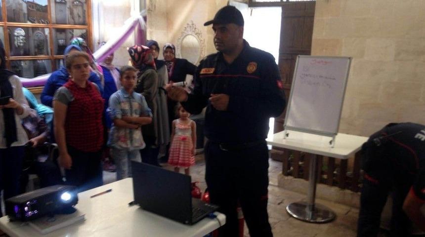 Meslek Edindirme Merkezindeki Bayanlara Yangın Eğitimi