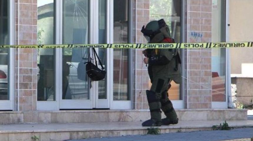 Sivas'ta Ş&uuml;pheli &Ccedil;anta F&uuml;nyeyle Patlatıldı