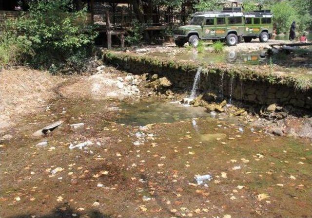 Uçansu Şelaleleri'nin Mezbelelik Hali Tepki Çekti