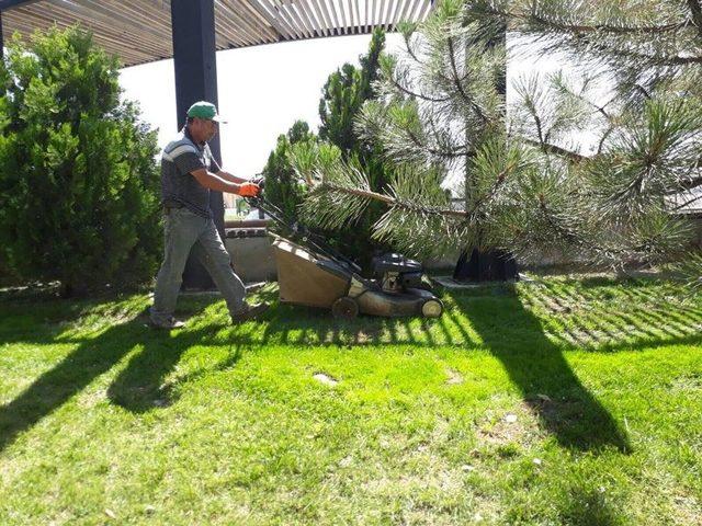 G&ouml;lbaşı&rsquo;nda Parklar Bakıma Alındı 1