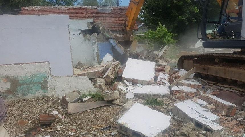 İlk Etapta 27 Ev Yıkıldı