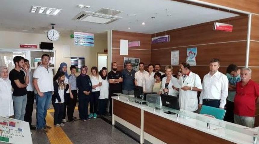 &Ccedil;ocuk Hastanın Annesi Kadın Doktoru Sa&ccedil;ından S&uuml;r&uuml;kledi (2)