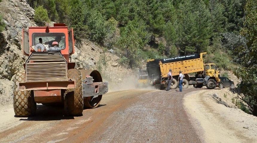B&uuml;y&uuml;kşehir Taşatan Yolunu Asfaltlıyor