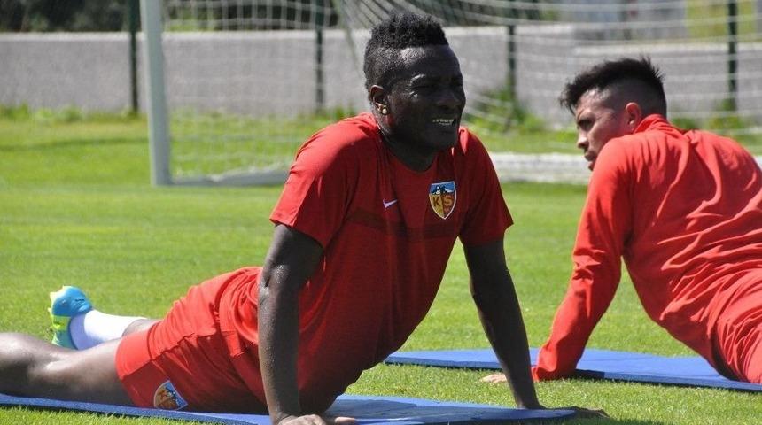 Asamoah Gyan, Antrenmanlara Katıldı