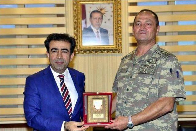 2'inci Ordu Komutanı Korgeneral Temel, Diyarbakır Valisi'ni Ziyaret Etti