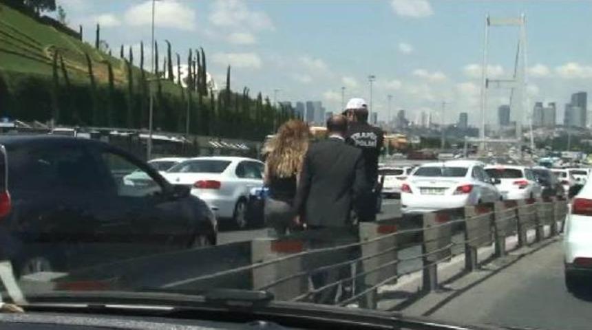 K&ouml;pr&uuml; Girişindeki Yayalar Heyecan Yarattı