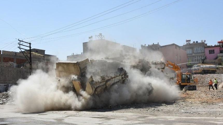 Boşaltılan Binalar B&ouml;yle Yıkıldı