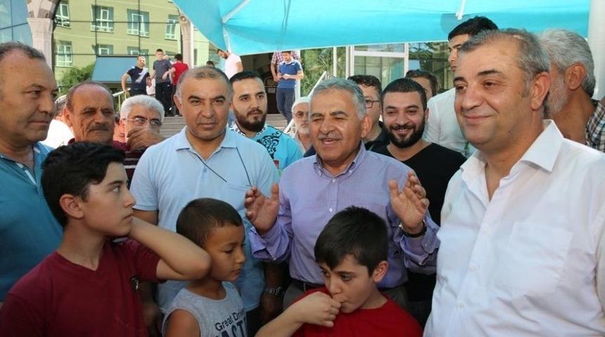 Başkan B&uuml;y&uuml;kkılı&ccedil; Ve Ekibi Aydınlıkevler Mahallesi Halkı Ve Esnafı İle Buluştu