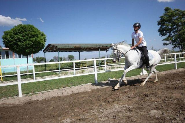 Binicilik Dersleriyle Atçılık Sevgisi Aşılanıyor 2