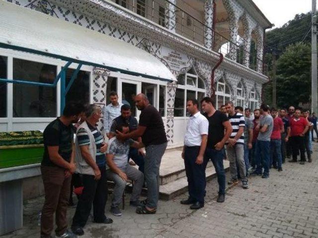 Ağabeyinin T&uuml;fekle Oynarken Vurduğu K&uuml;&ccedil;&uuml;k Talha Toprağa Verildi 3