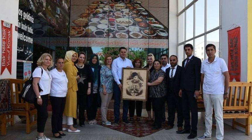 Diriliş Gen&ccedil;lik Derneği, Kaymakam &Ouml;zt&uuml;rk&rsquo;le Bir Araya Geldi