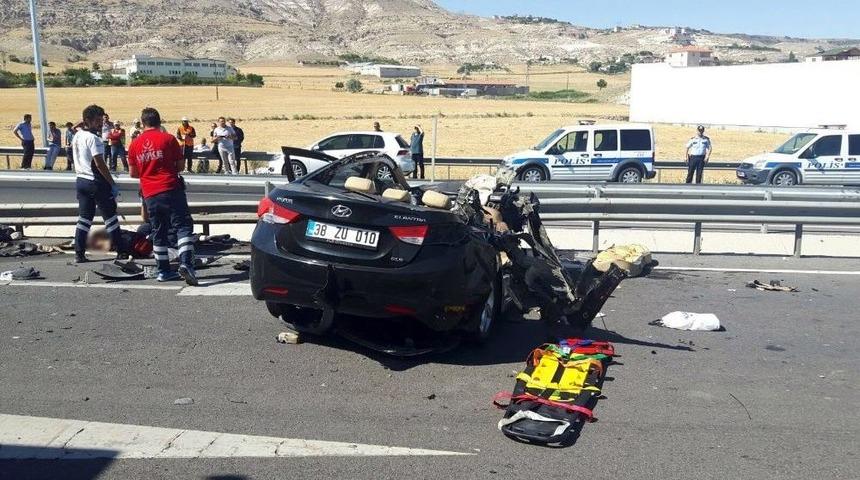Kayseri&rsquo;de Trafik Kazası: 4 &Ouml;l&uuml;