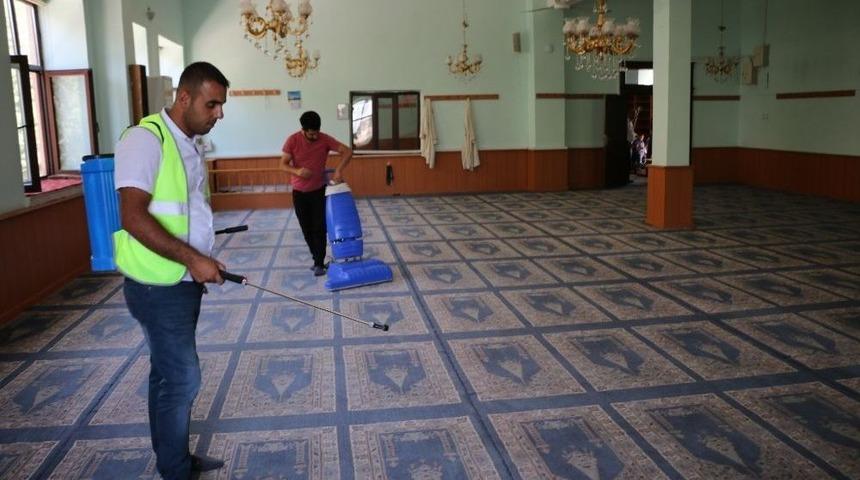Bitlis&rsquo;teki Camiler G&uuml;l Suyu Kokuyor