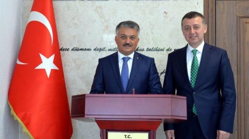 Balıkesir Valisi Yazıcı Ve Bilecik Valisi B&uuml;y&uuml;kakın Bir Araya Geldi