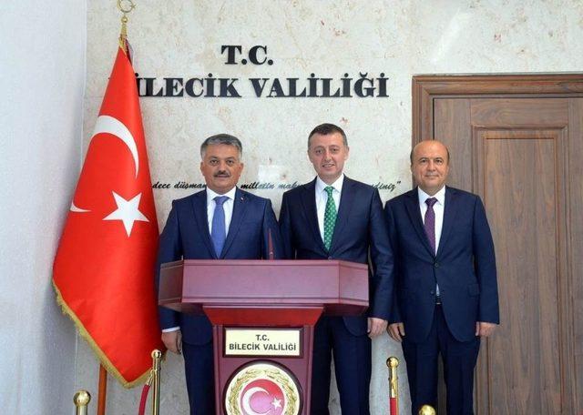 Balıkesir Valisi Yazıcı Ve Bilecik Valisi Büyükakın Bir Araya Geldi