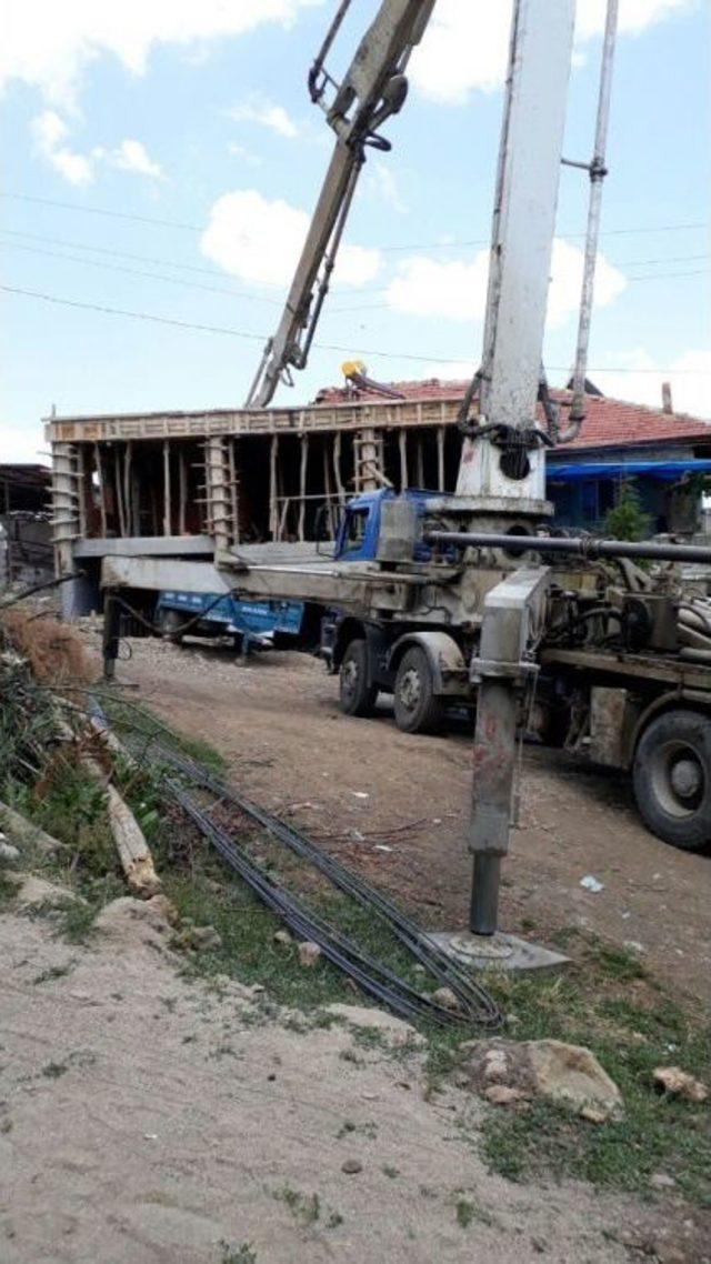 Afyonkarahisar’da Beton Mikseri Faciası: 1 Ölü, 2yaralı