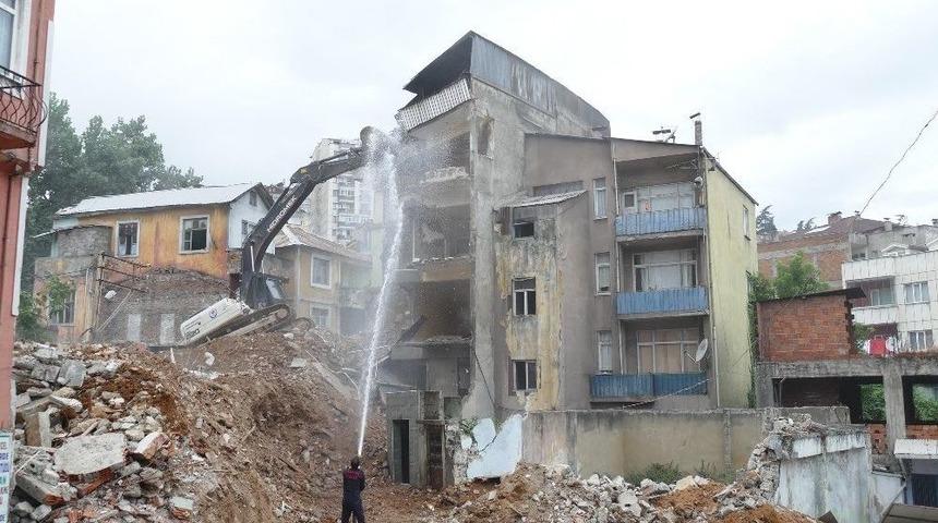 &Ccedil;&ouml;mlek&ccedil;i 2. Etap Kentsel D&ouml;n&uuml;ş&uuml;m Alanında Yıkılan Bina Sayısı 15&rsquo;e Ulaştı