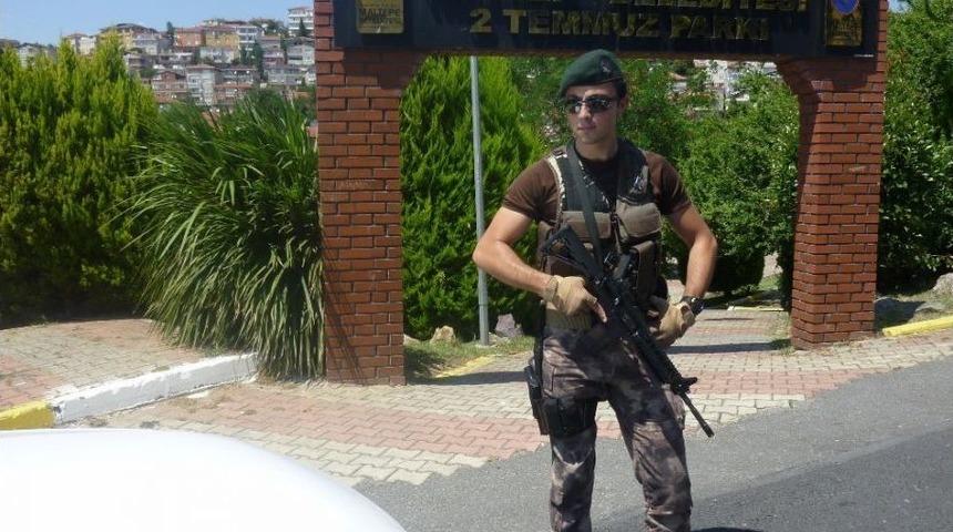 Maltepe&rsquo;de Parklar Ve Kıraathanelere Polis Baskını