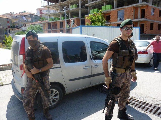 Maltepe&rsquo;de Parklar Ve Kıraathanelere Polis Baskını 2