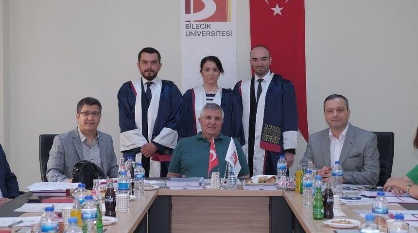 Doktora Mezunları C&uuml;bbelerini Giydi