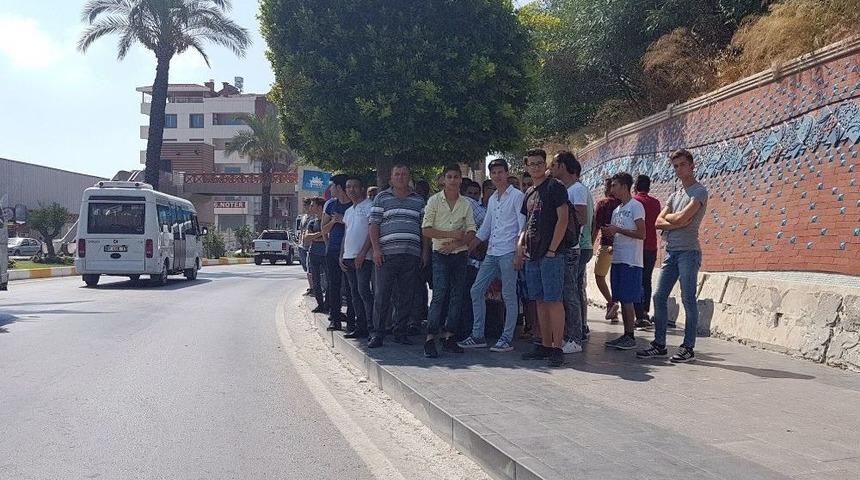 Antalya&rsquo;da Otob&uuml;s Beklemek