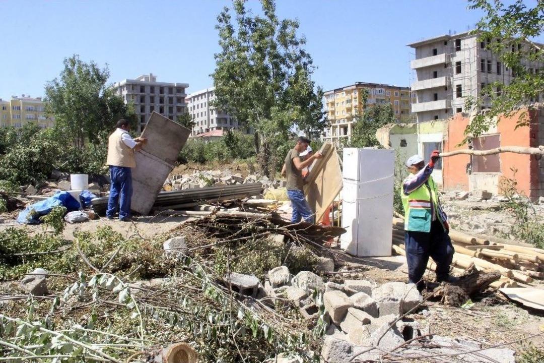Akk&ouml;pr&uuml;&rsquo;deki Gecekondular Yıkıldı