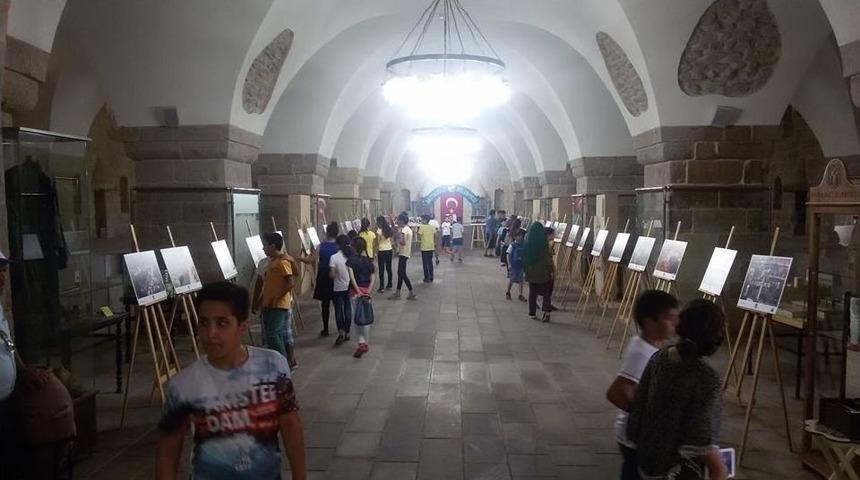 Yaz Okulu &Ouml;ğrencileri Tarihi Mekanları Geziyor