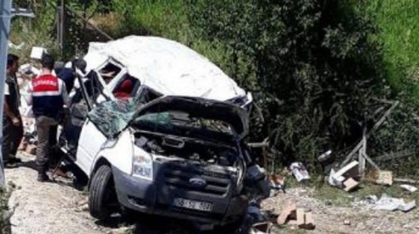 Kastamonu'da Minib&uuml;s Takla Attı: 1 &Ouml;l&uuml;, 1 Yaralı