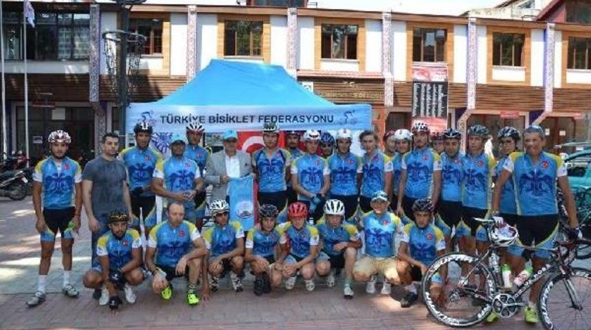 Ayasofya Sergisi'ni Duyurmak I&ccedil;in Pedallıyorlar