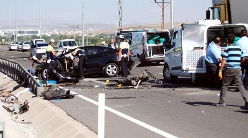 Kayseri'de Otomobil Duran Tır'a Arkadan &Ccedil;arptı; 4 &Uuml;niversiteli &Ouml;ld&uuml;, 2 Yaralı - Ek Fotoğraflar