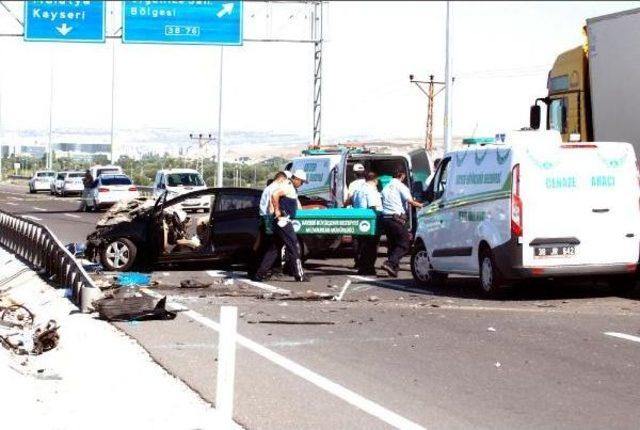 Kayseri'de Otomobil Duran Tır'a Arkadan Çarptı; 4 Üniversiteli Öldü, 2 Yaralı - Ek Fotoğraflar