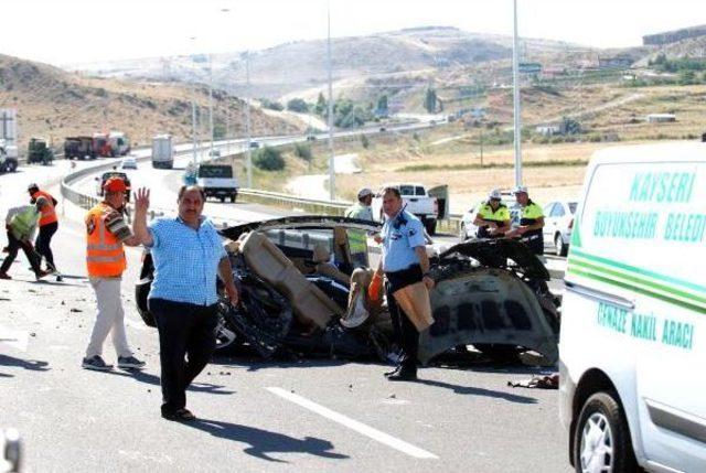 Kayseri'de Otomobil Duran Tır'a Arkadan Çarptı; 4 Üniversiteli Öldü, 2 Yaralı - Ek Fotoğraflar